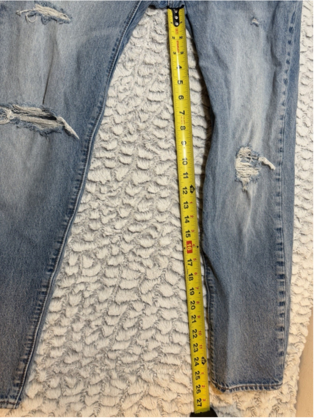 Levi's Premium Men's Light Wash Distressed Blue Straight Denim Jeans Size 32 - Picture 6 of 10